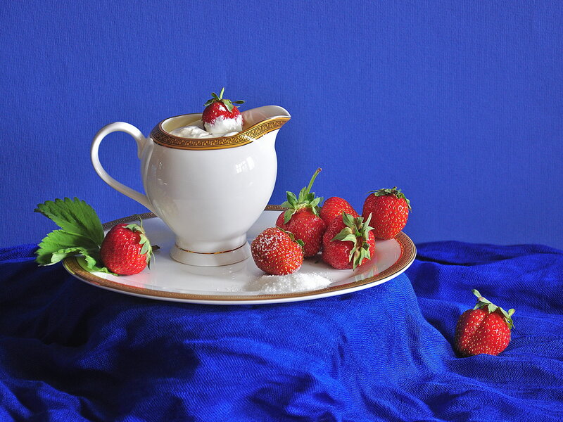 Strawberries with Cream — Blue