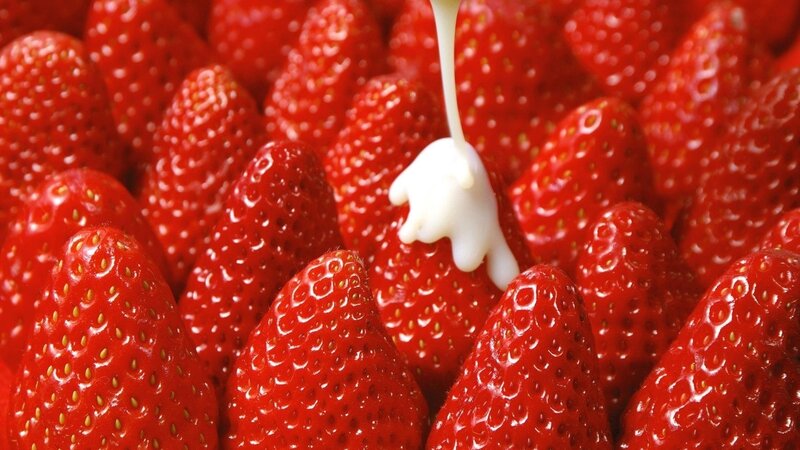Strawberries with Cream — Red, Appetizing, Photograph