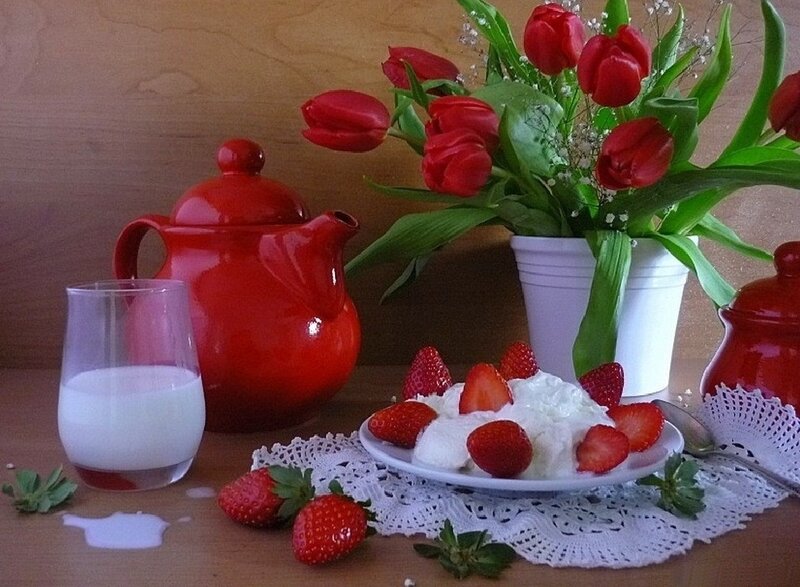Strawberries with Cream — Red, Calm