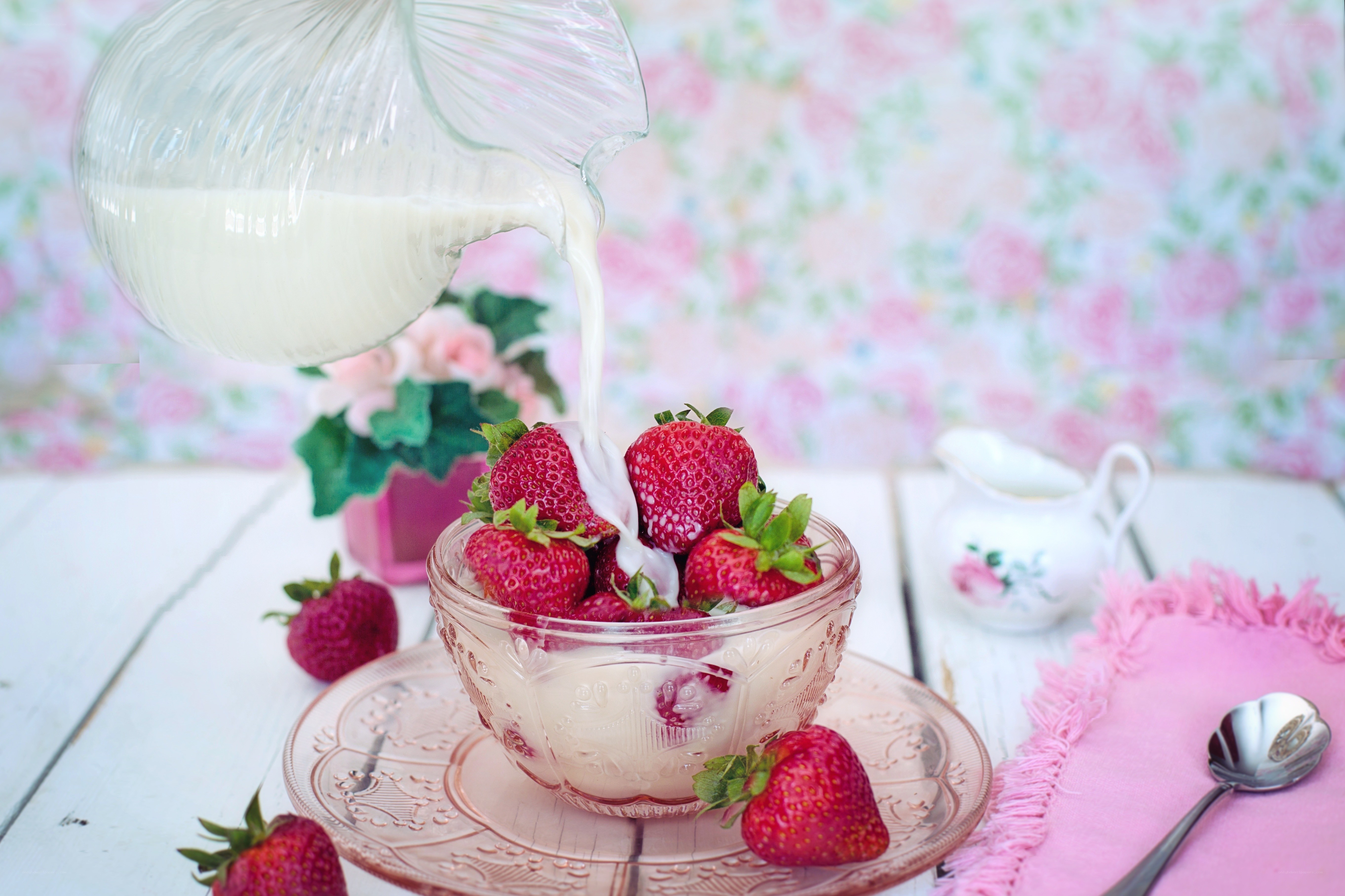 strawberries with milk pouring