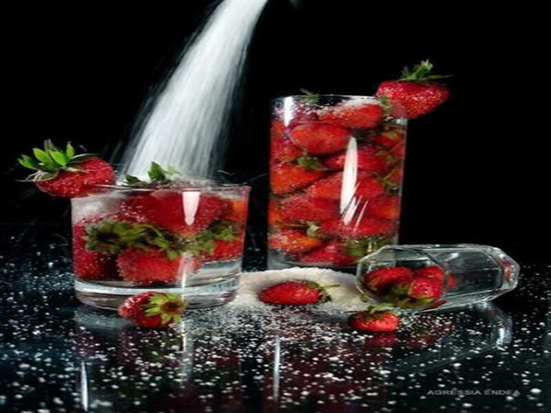 strawberries with sugar