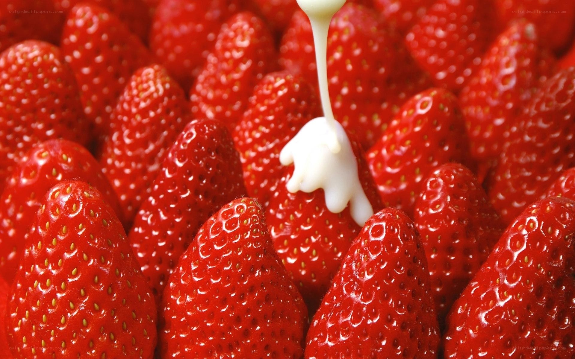 strawberries with white sauce