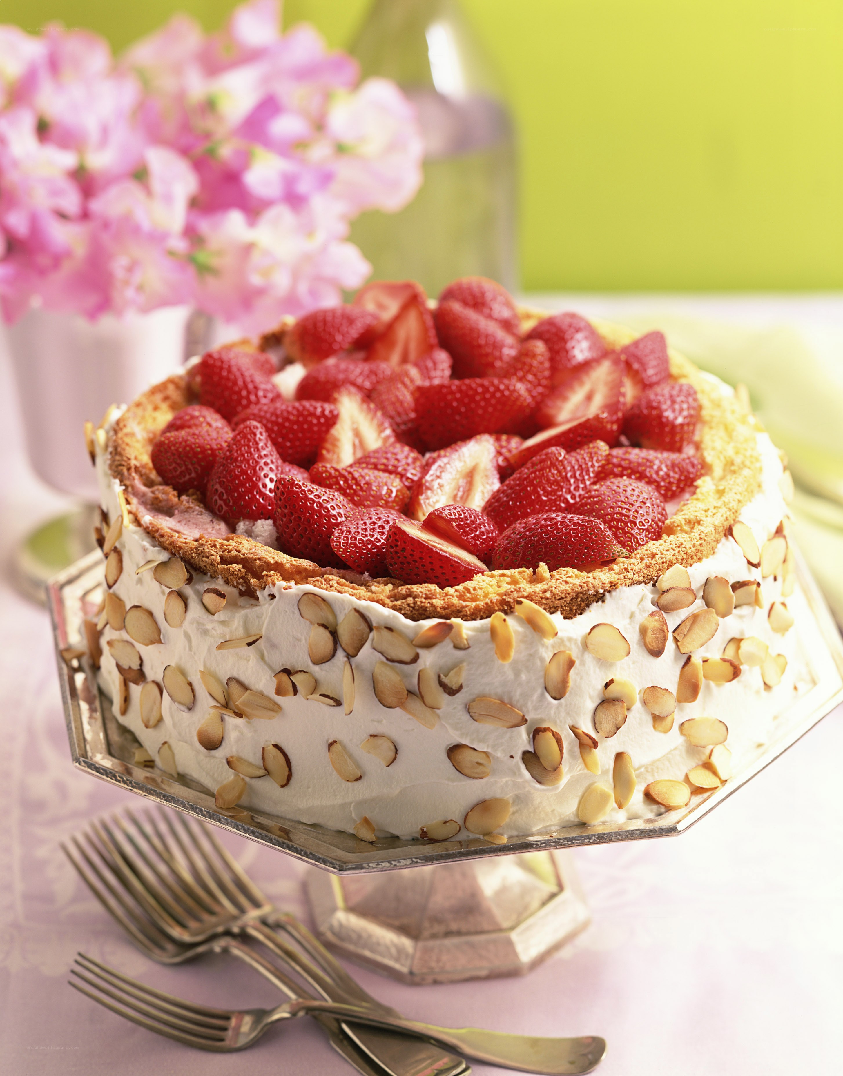 Strawberry almond cake