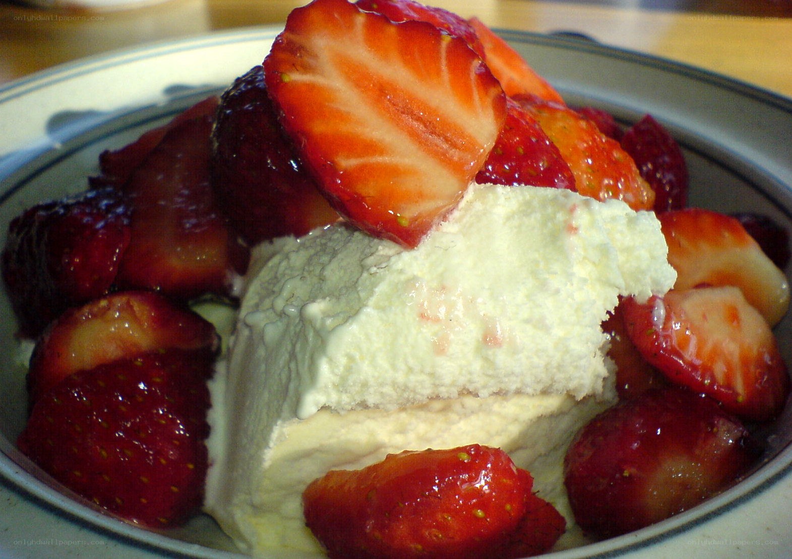 strawberry and cream dessert