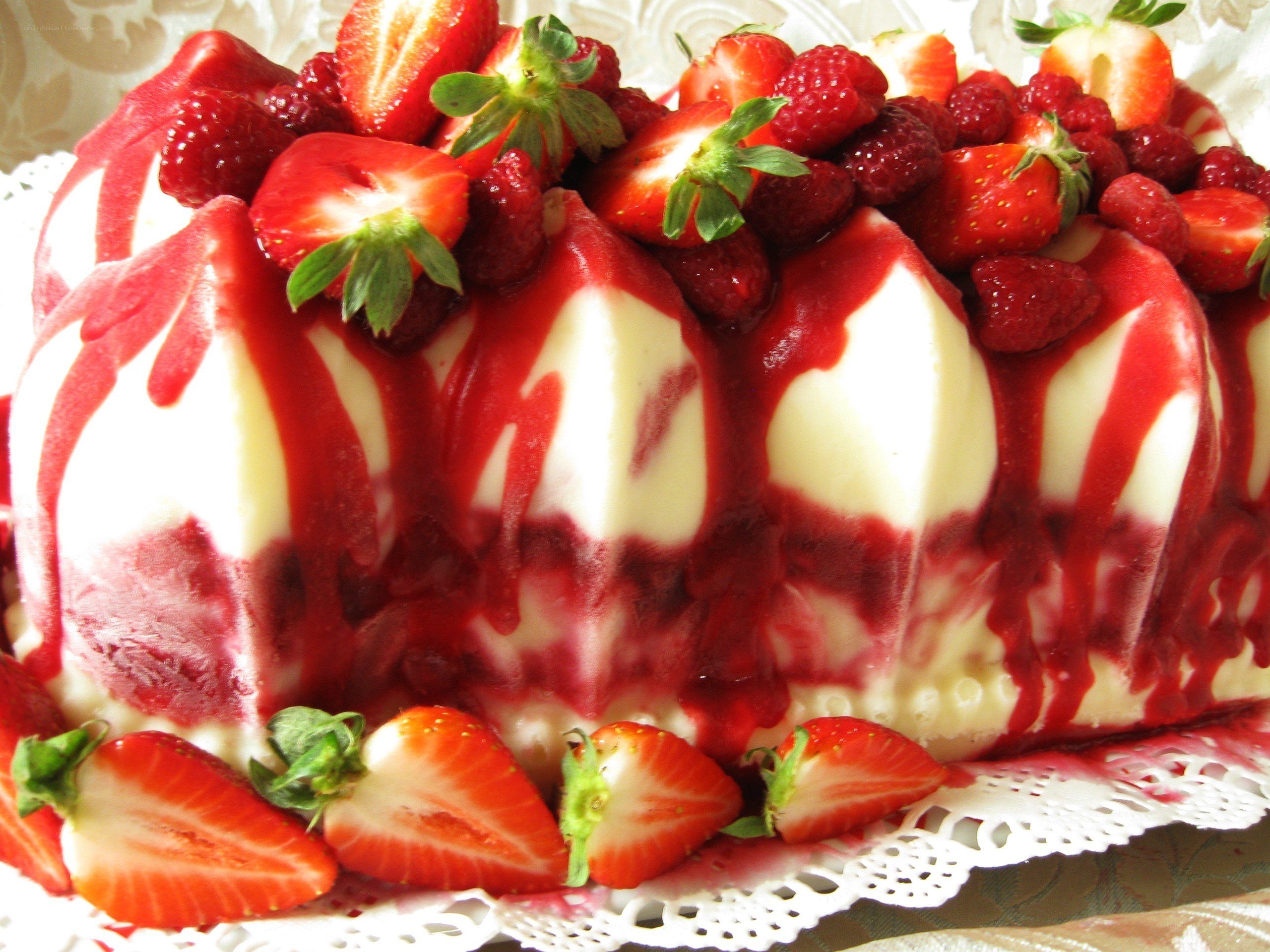 strawberry and cream dessert