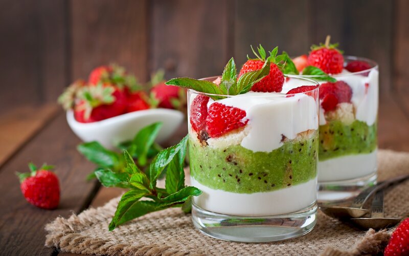 Strawberry and Kiwi Dessert — Green