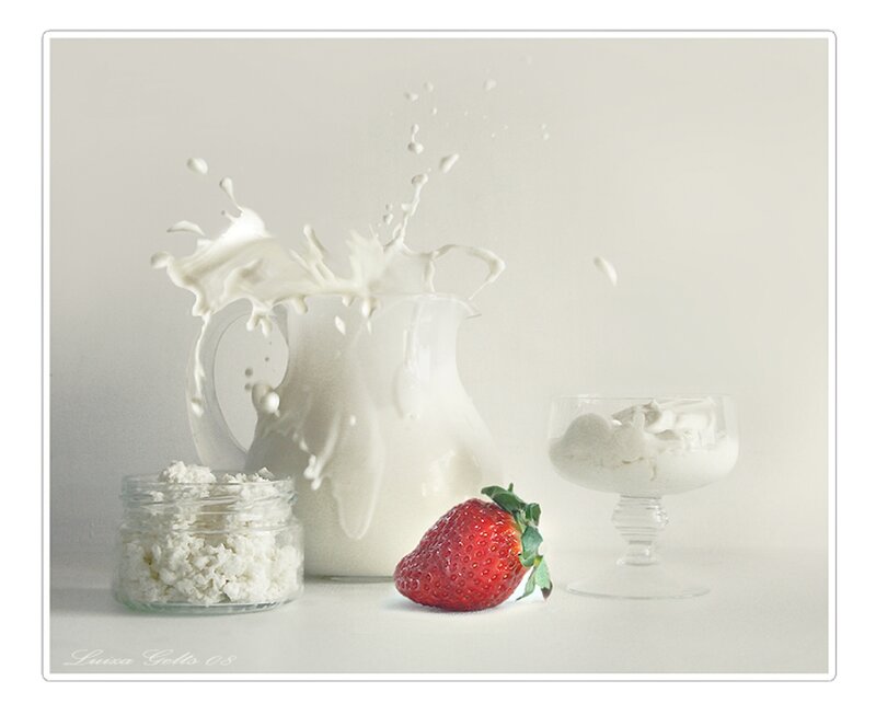 Strawberry and Milk Splashing