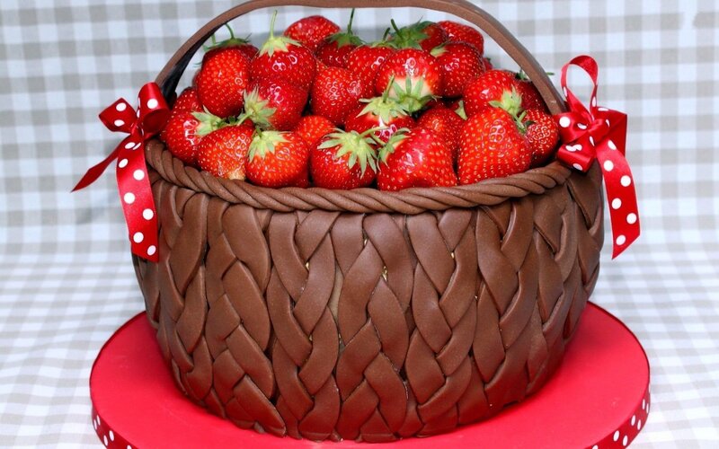 Strawberry Basket Cake — Brown