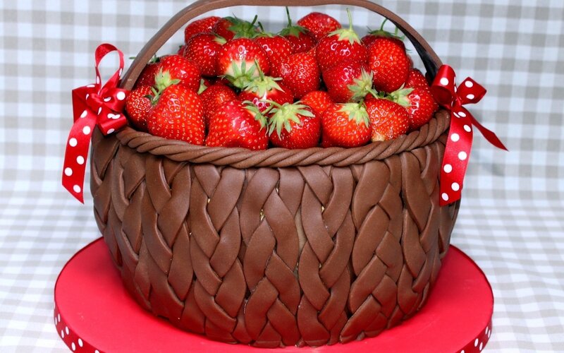 strawberry basket cake
