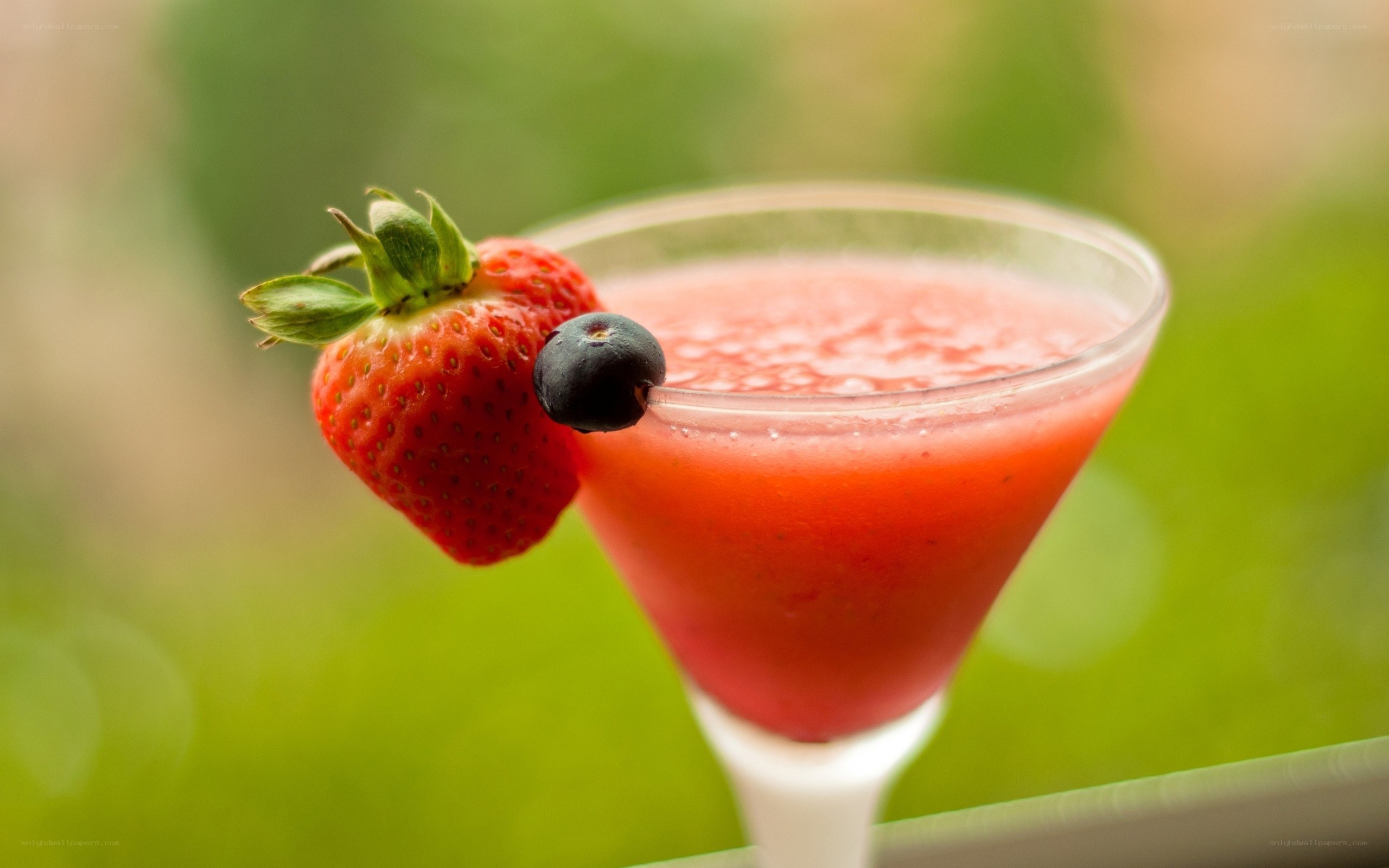 strawberry blueberry cocktail