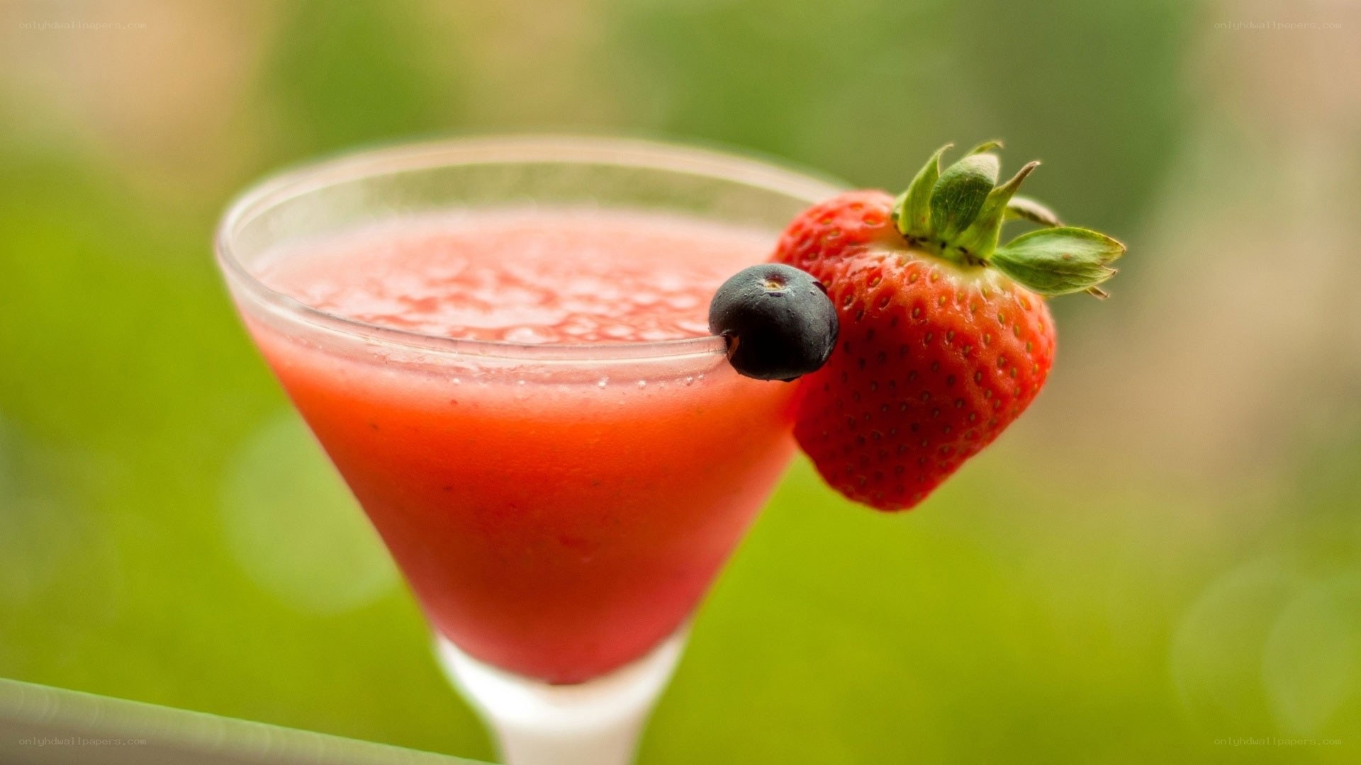 strawberry blueberry cocktail
