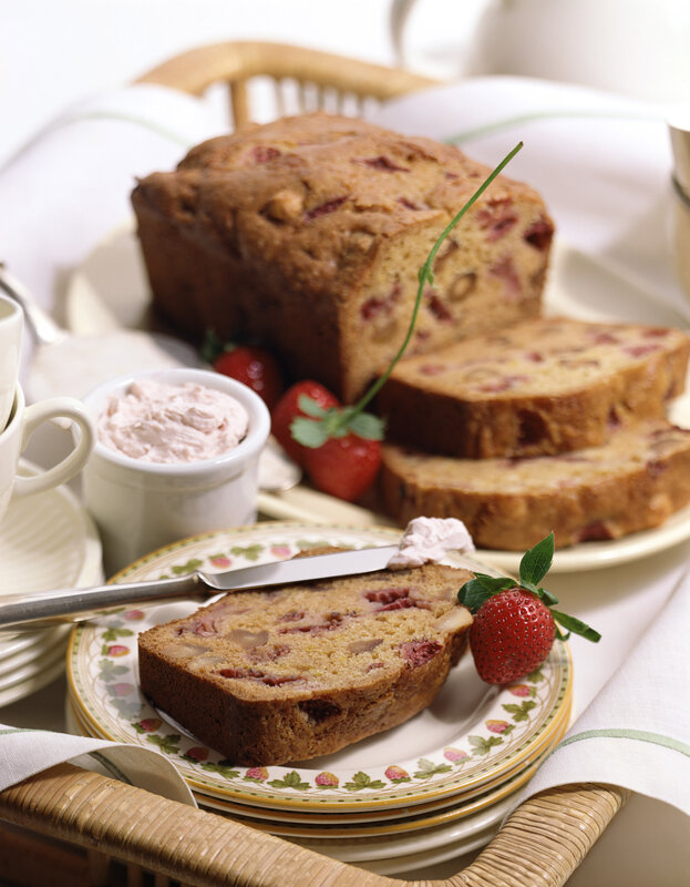 Strawberry bread with cream