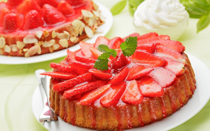 Strawberry Cake on Plate — Red