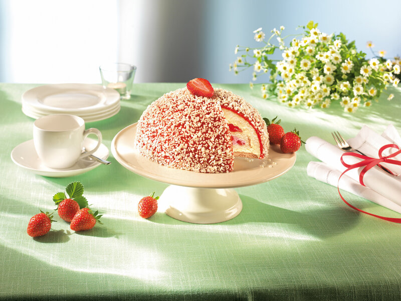 Strawberry Cake on Stand — Green