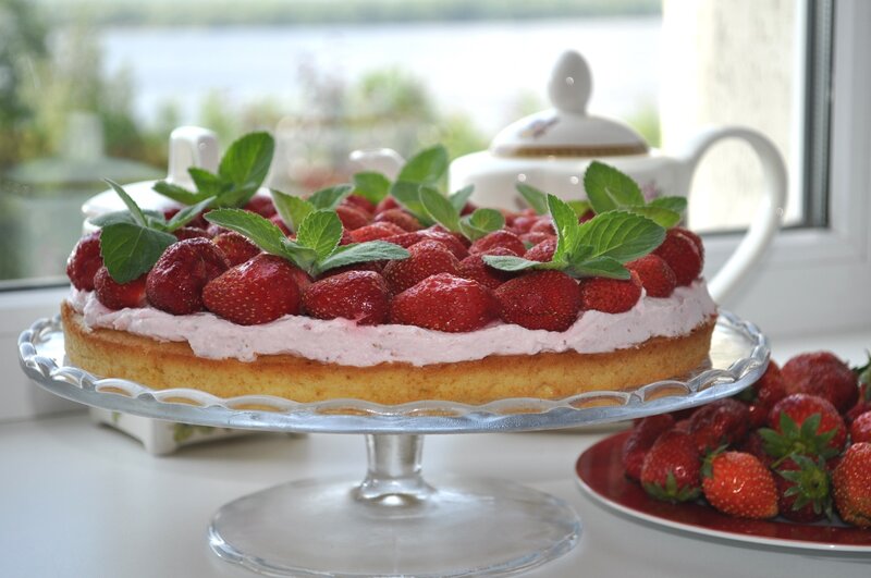 Strawberry Cake on Stand — Red, Serene