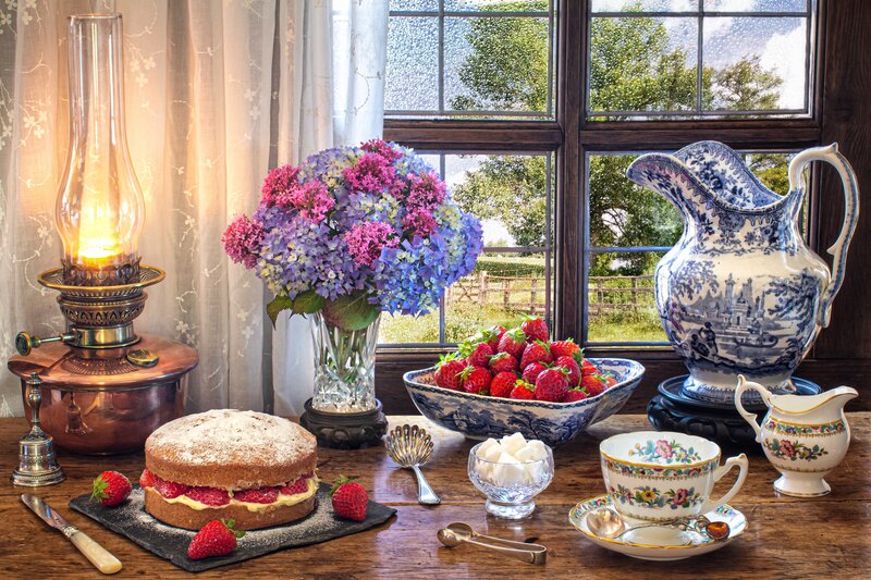 Strawberry Cake on Table — Brown