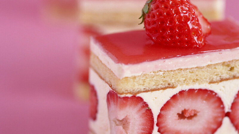strawberry cake slice