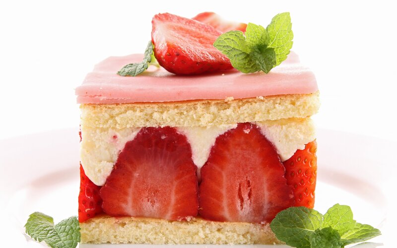 Strawberry Cake Slice — Red, Fresh
