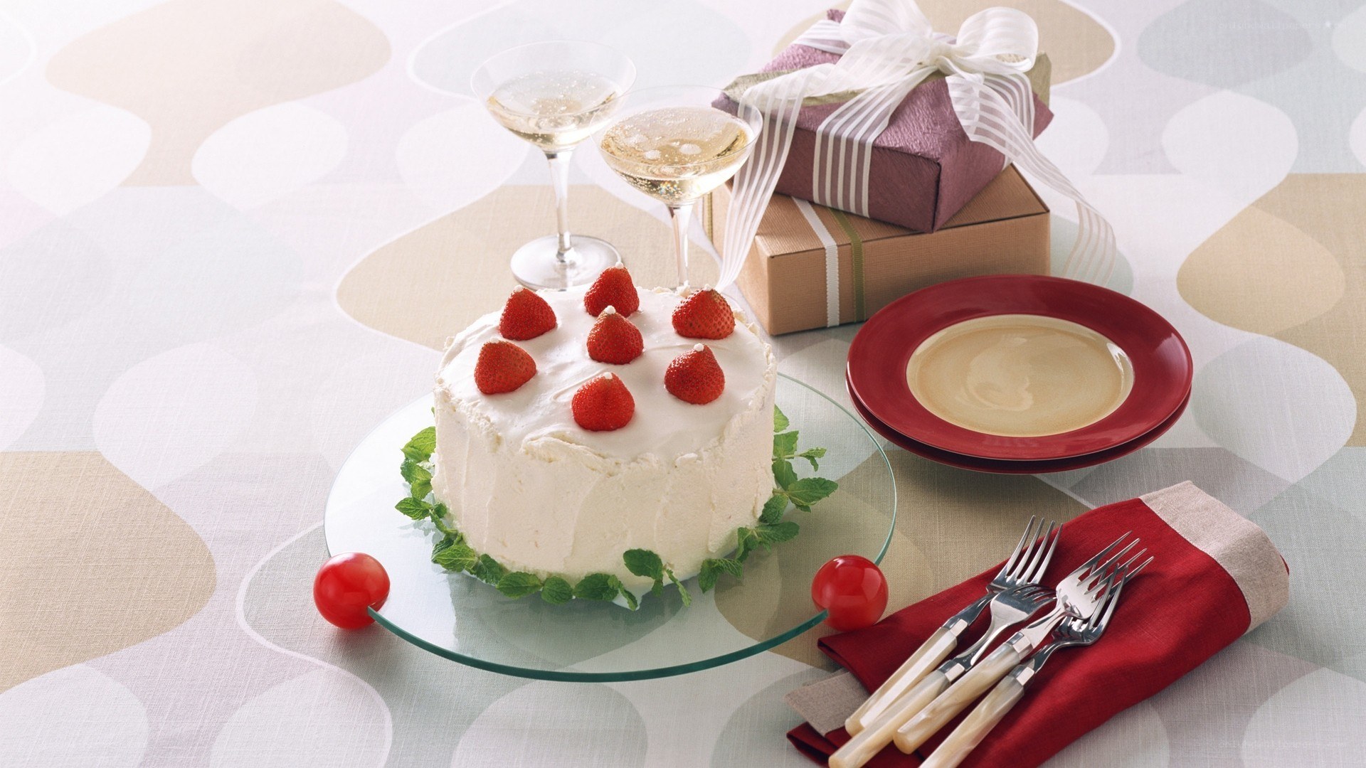 Strawberry cake with champagne