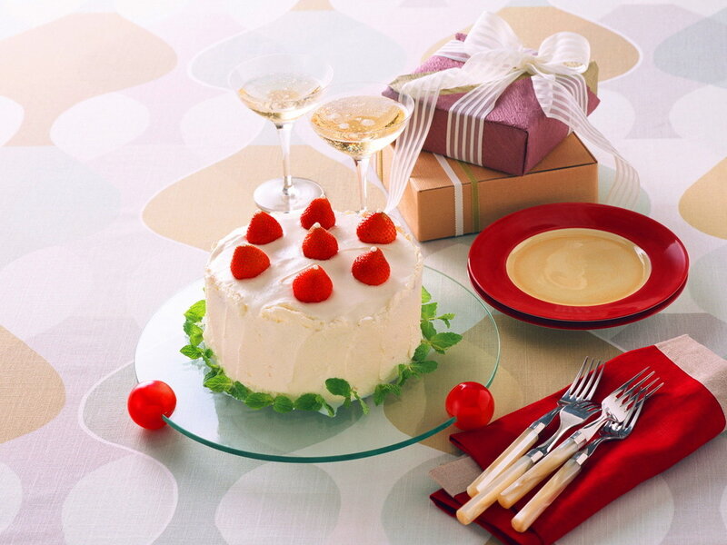 Strawberry Cake with Champagne — White