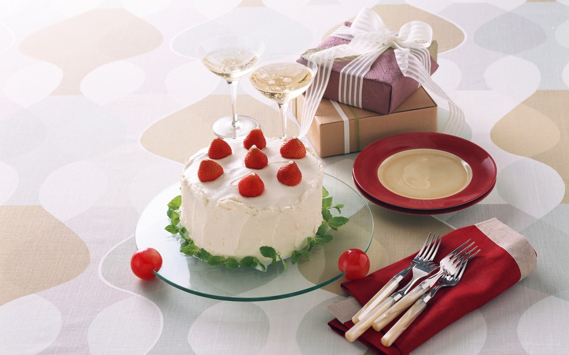 Strawberry cake with champagne