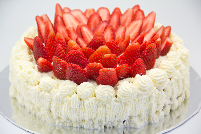 Strawberry Cake with Cream — White