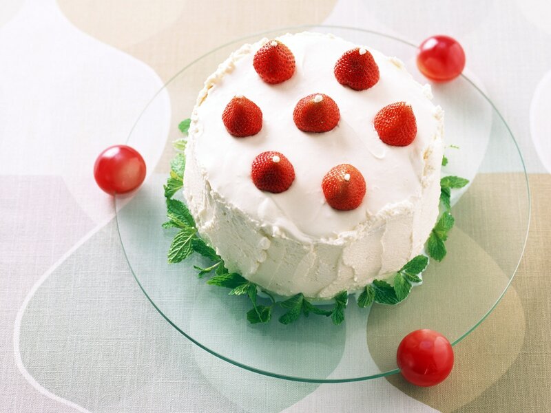 strawberry cake with mint