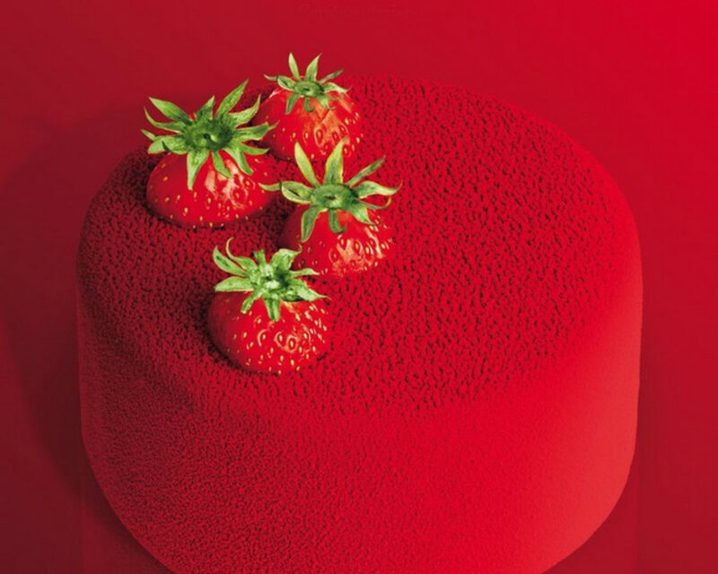 Strawberry Cake with Strawberries