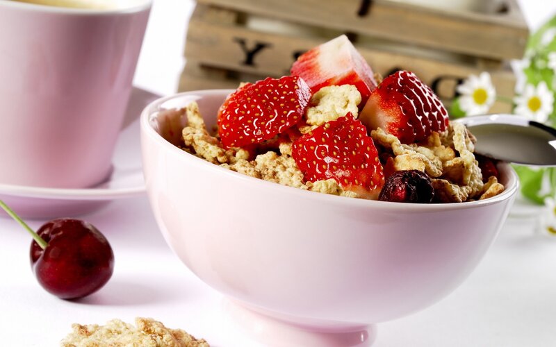 strawberry cereal breakfast