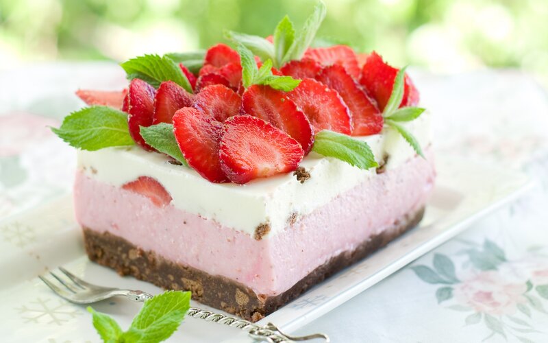 Strawberry Cheesecake Slice — Pink