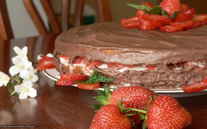 strawberry chocolate cake