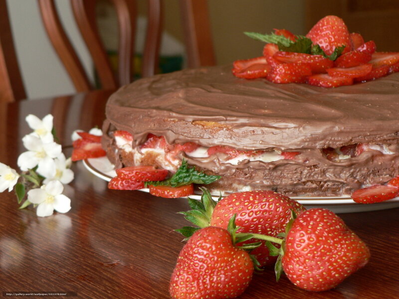 strawberry chocolate cake