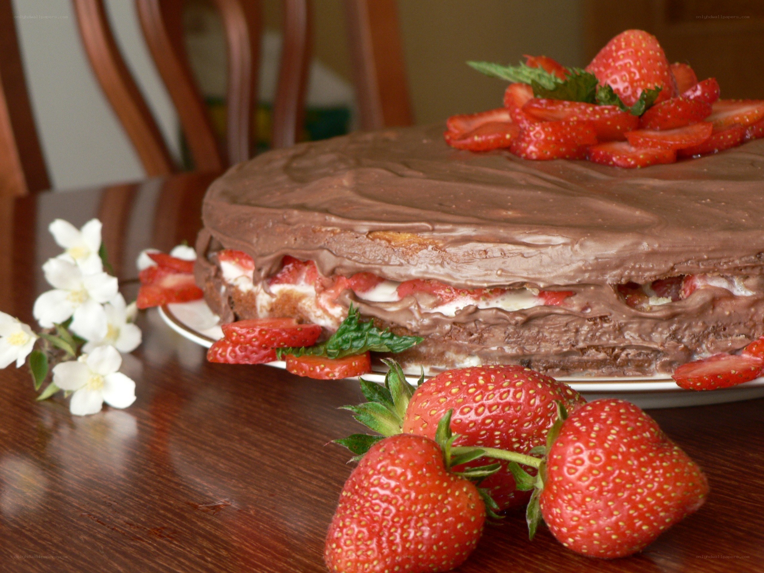 Strawberry chocolate cake