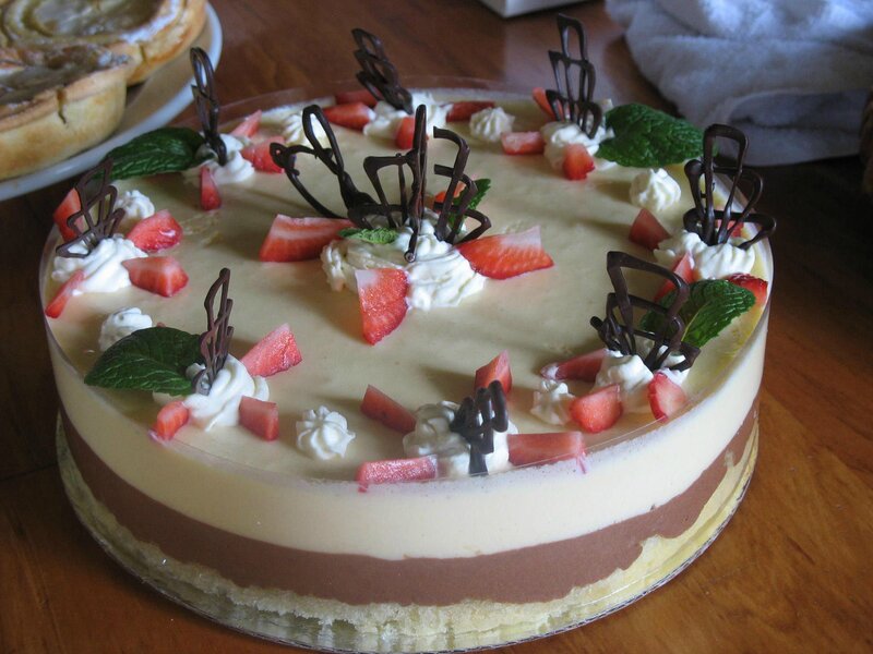 Strawberry Chocolate Cake — Brown, Appetizing