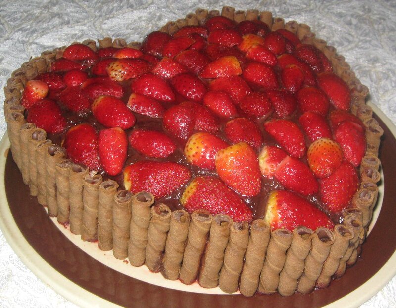 Strawberry Chocolate Cake — Red