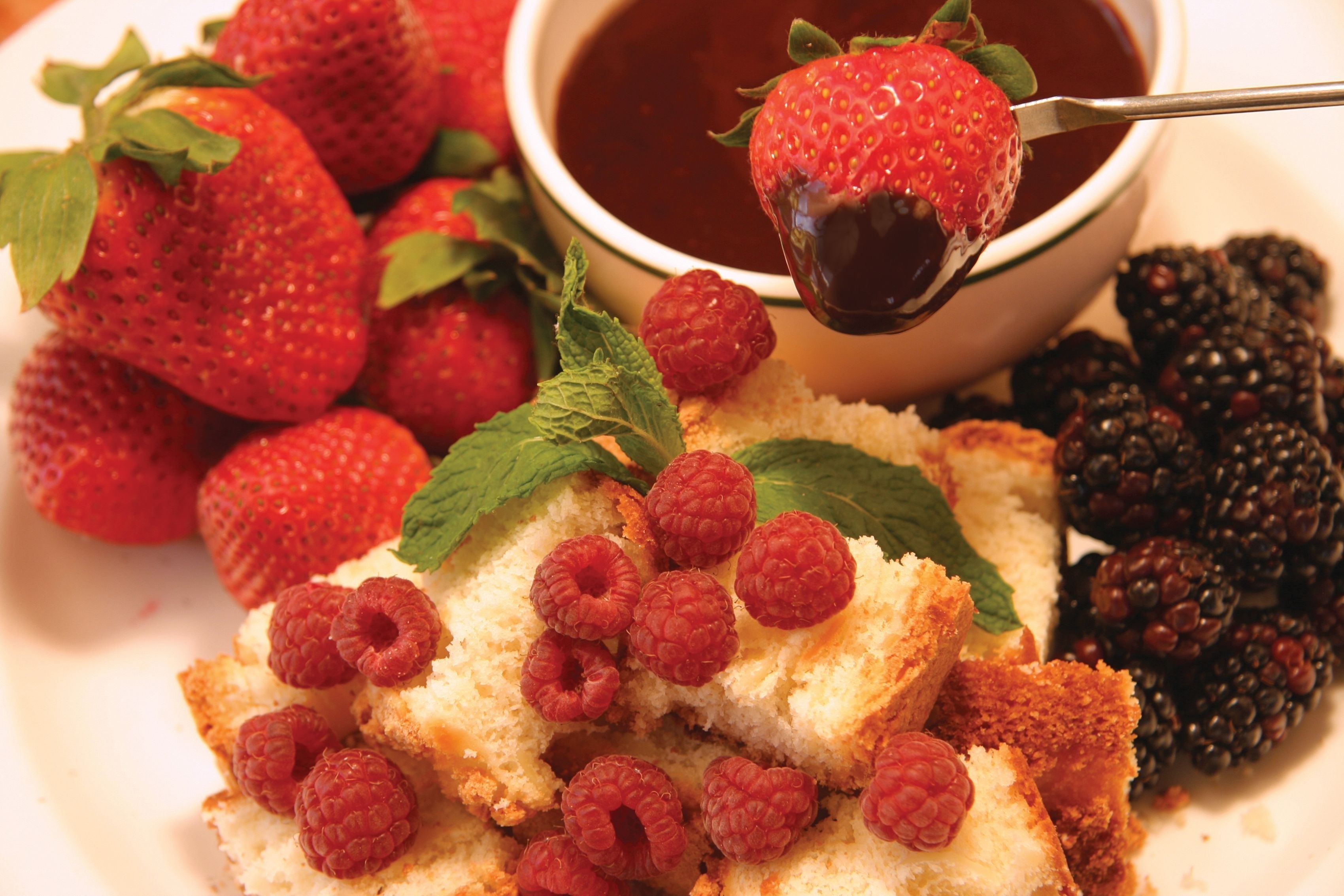strawberry chocolate fondue