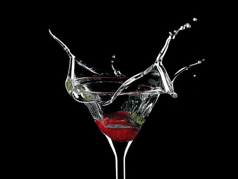 Strawberry Cocktail Splash — Black