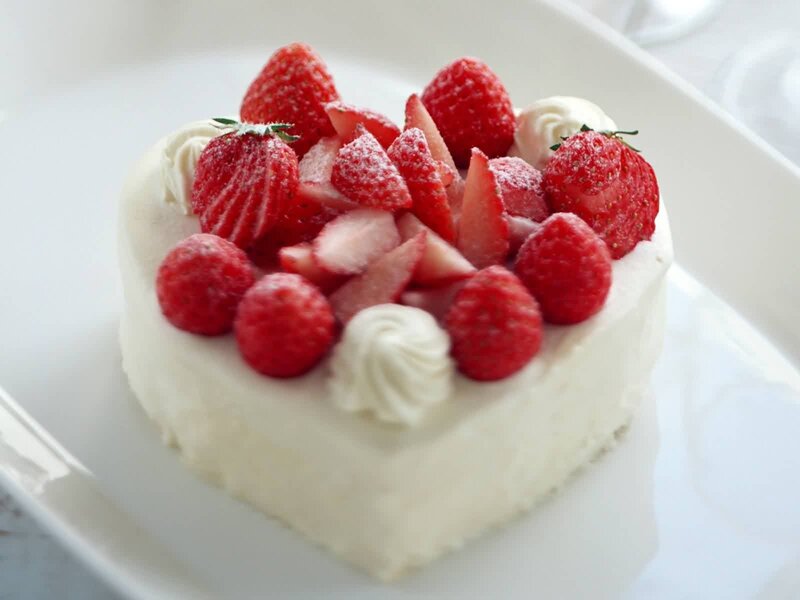 strawberry cream cake