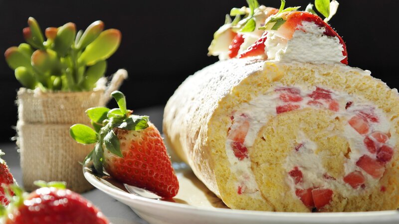 Strawberry cream cake roll
