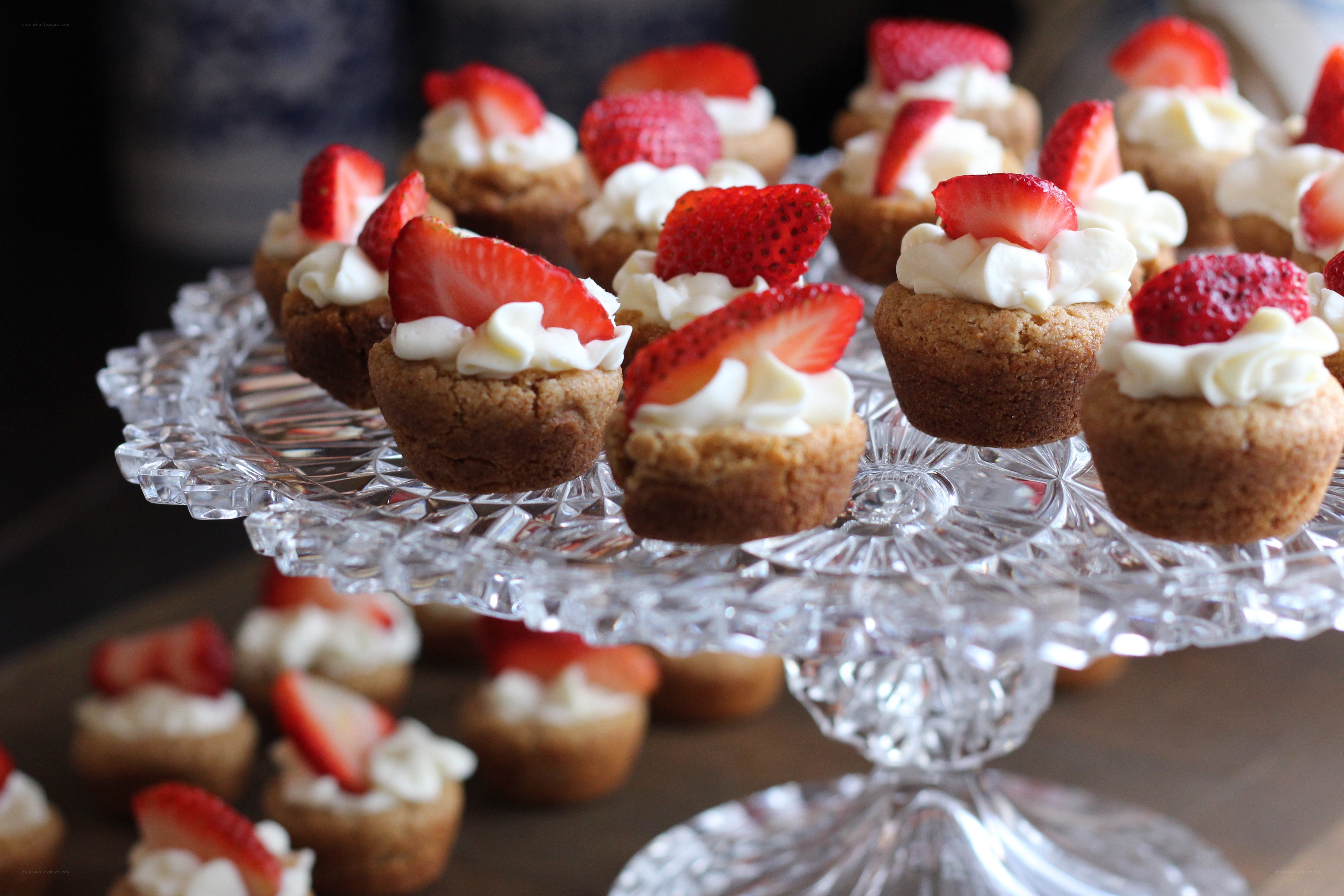 strawberry cream dessert bites