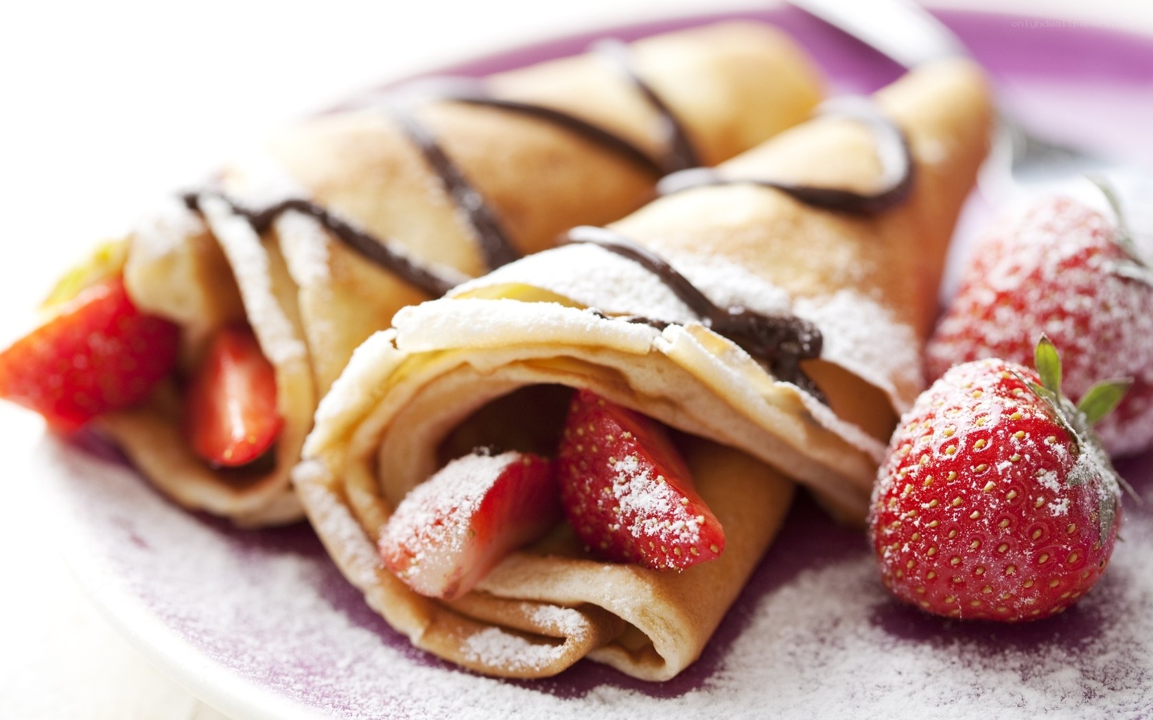 strawberry crepes with chocolate