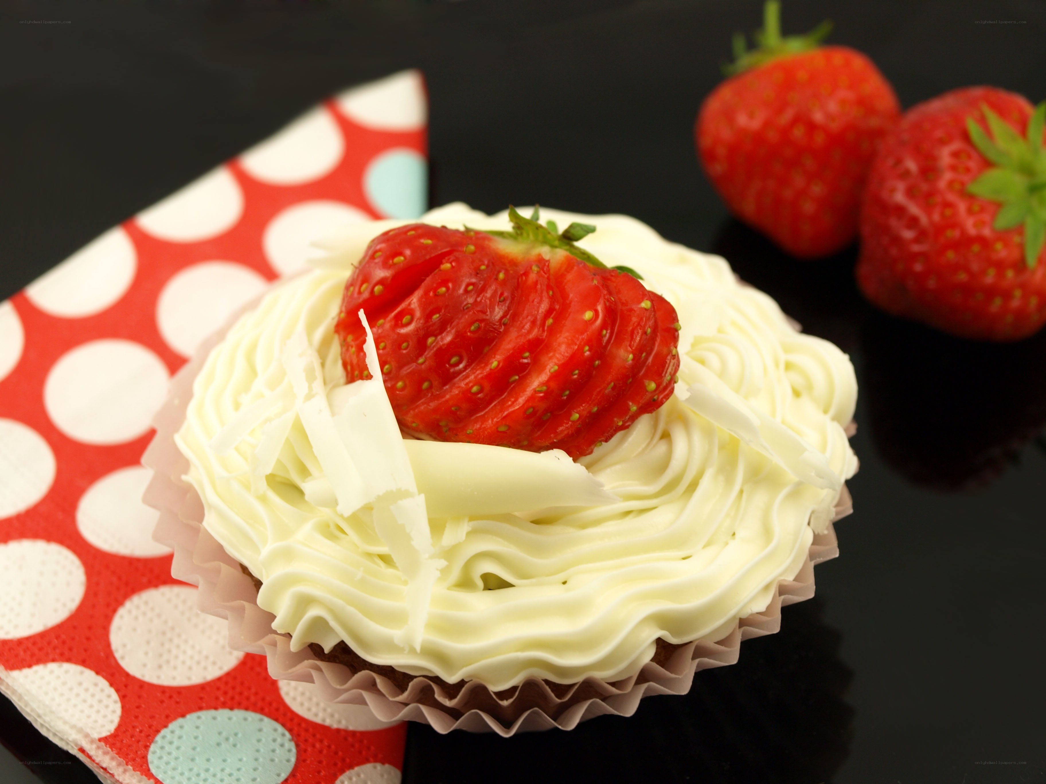 strawberry cupcake with cream