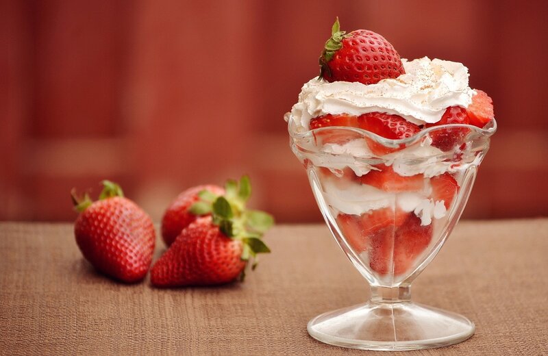 Strawberry Dessert in Glass — Red, Appetizing, Photograph