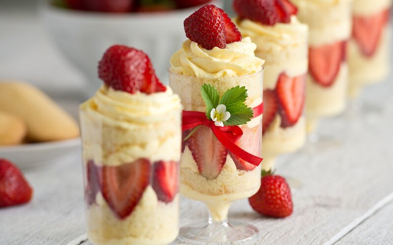 Strawberry Desserts in Glasses — Red, Appetizing