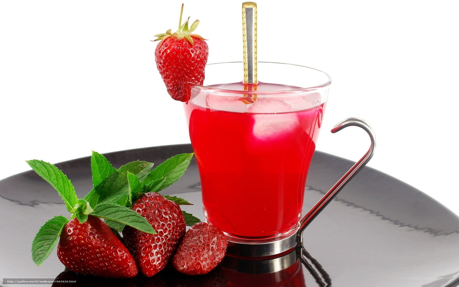 strawberry drink with mint