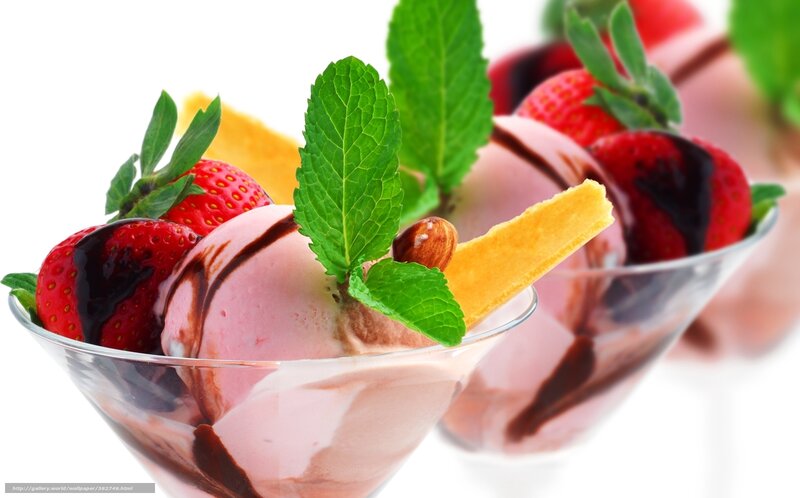 strawberry ice cream dessert