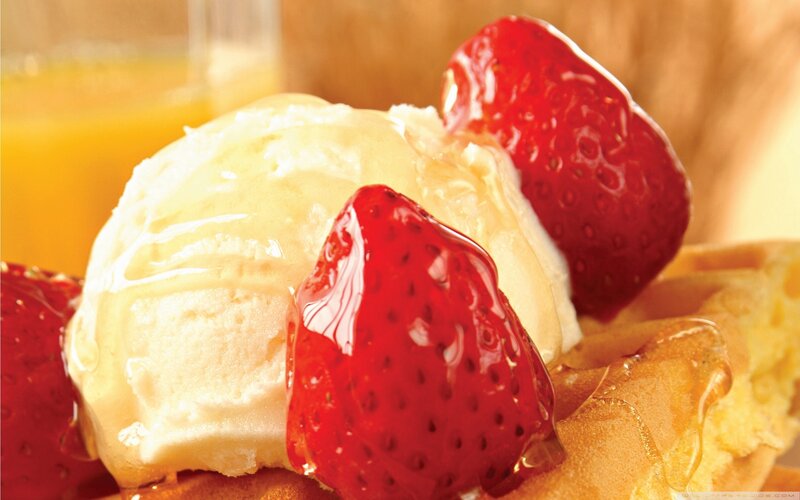strawberry ice cream dessert
