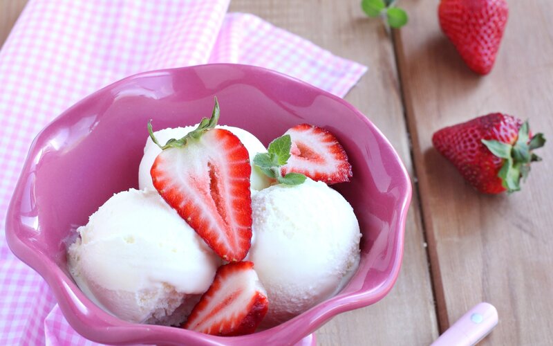 Strawberry Ice Cream — Pink, Refreshing, Afternoon