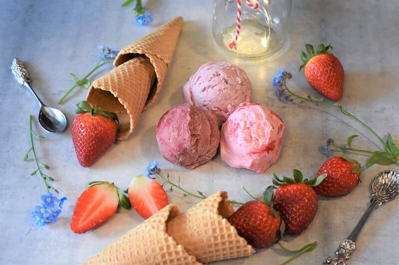 Strawberry Ice Cream Scoops — Pink, Calm