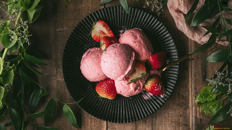 Strawberry Ice Cream Scoops — Pink, Natural
